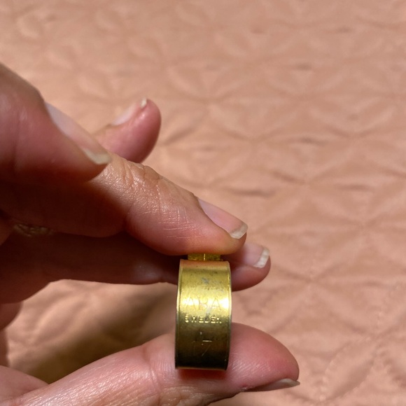 A unique spin on a ring! - Picture 7 of 11